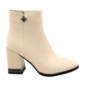 Beige enkellaarsjes met hakversiering Filippo DBT4842/23 BE